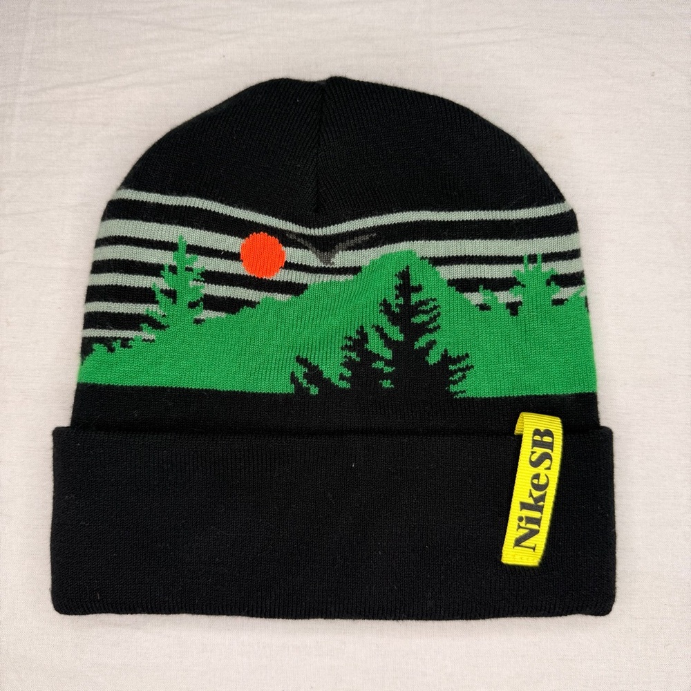 Nike SB Beanie Mountain Forest Black Reversable Cuffed Skateboarding One Size